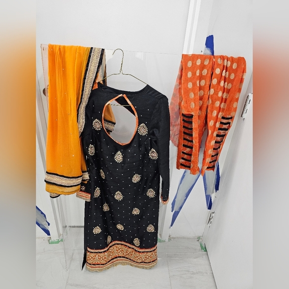 Silk indian Designer suit - Picture 2 of 5